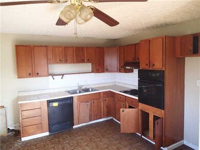 3401 Latonia Rd, Columbus, OH 43232 - photo 6