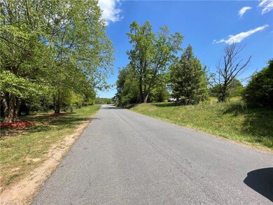 7 East St, Reidsville, NC 27320 - photo 2