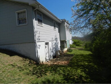 401 Twin Oaks Dr, Johnson City, TN 37601 - photo 2