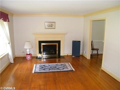 Living Room - IT LIGHT AND BRIGHT! WITH BEAUTIFUL 