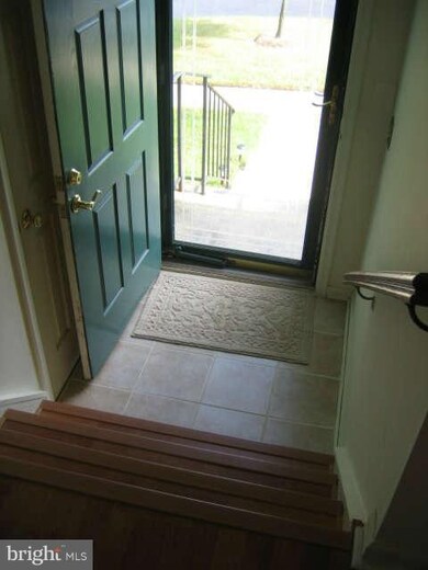 13311 Burkitts Rd, Fairfax, VA 22033 - photo 4