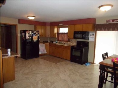 kitchen/dining combo