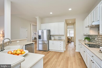 4532 Hummingbird Ln, Fairfax, VA 22033 - photo 5