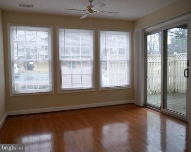12006 Ridge Knoll Dr unit 502B, Fairfax, VA 22033 - photo 3