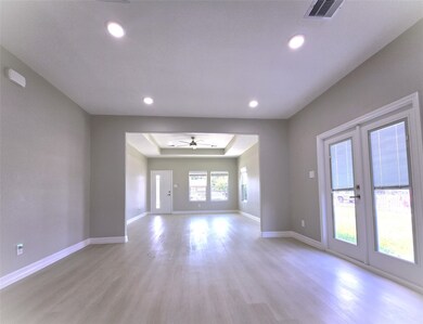 9322 Highlawn St, Houston, TX 77022 - photo 5