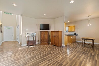 365 Jans Ct, Central Point, OR 97502 - photo 6