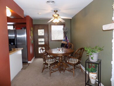 18433 Clyde Rd, Homewood, IL 60430 - photo 3