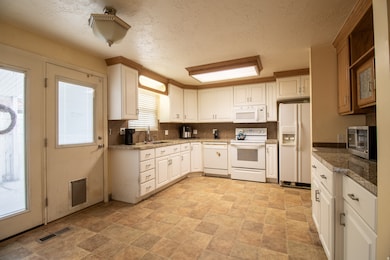 261 Park Ln, Centerville, UT 84014 - photo 7