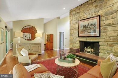 9027 Weatherwood Ct, Vienna, VA 22182 - photo 5