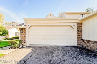 7159 Creeks Crossing unit 47, West Bloomfield, MI 48322 - photo 3