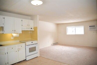 79 Constitution Dr unit 79, Londonderry, NH 03053 - photo 5