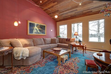 Formal Lvg Lake Views