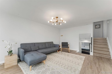 213 N Gainsborough Ave, Royal Oak, MI 48067 - photo 2