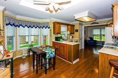 7509 Newton Dr, Louisville, KY 40228 - photo 6