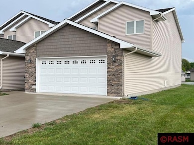 642 Haeberle Ave, New Ulm, MN 56073 - photo 2