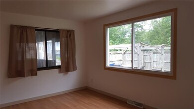 929 9th St SE, Cedar Rapids, IA 52401 - photo 5