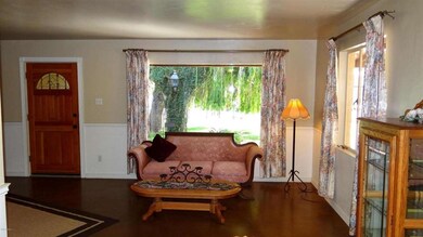 ALIVING ROOM