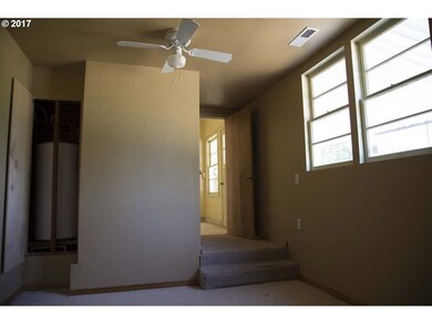 Bedroom, Primary