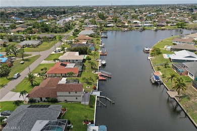 Intersecting canal view