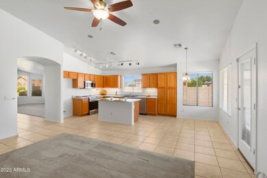 7 - Eat In Kitchen