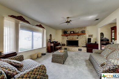 142 E Hillcrest Dr, San Marcos, TX 78666 - photo 4