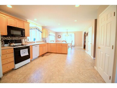 8 Lori Ln, Londonderry, NH 03053 - photo 5