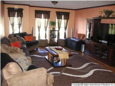 212 Essex Dr, Staten Island, NY 10314 - photo 6