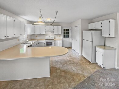 144 Creekside Dr, Statesville, NC 28625 - photo 6