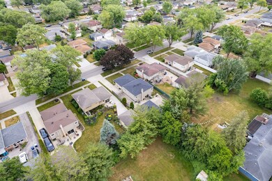 2072 Westview Dr, Des Plaines, IL 60018 - photo 5