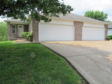 809-811 Pinhook