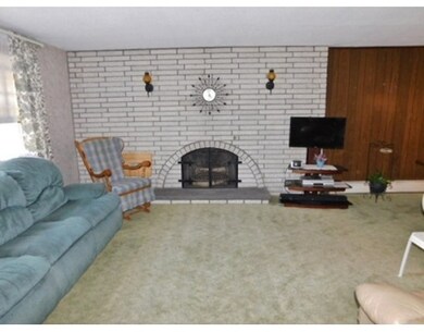 122 Bumble Bee Cir, Shrewsbury, MA 01545 - photo 2