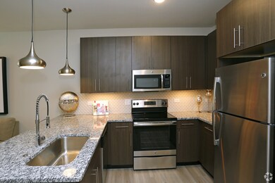 680 E Algonquin Rd unit 1404, Schaumburg, IL 60173 - photo 4