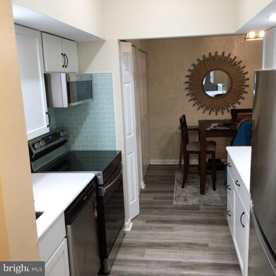 1075 Lancaster Blvd unit 5, Mechanicsburg, PA 17055 - photo 5