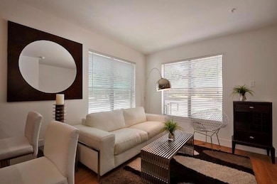 711 W 32nd St unit 105, Austin, TX 78705 - photo 3