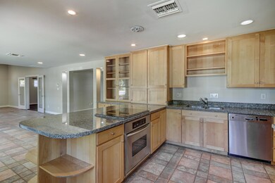 501 W 14th St-22