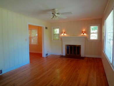 Living Room/Fireplae