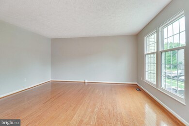 13325 Burkitts Rd, Fairfax, VA 22033 - photo 4