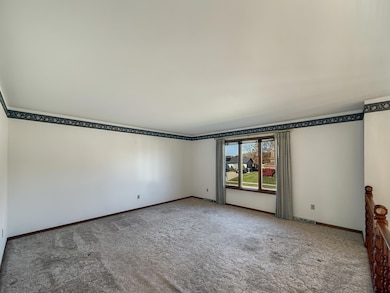 LIVING ROOM MN. LEVEL