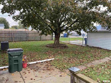 2110 W High St, Davenport, IA 52804 - photo 3