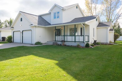 2544 W Fallcreek Ct, Grand Forks, ND 58201 - photo 2