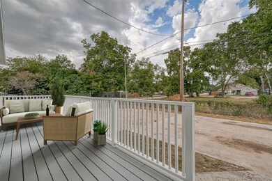 984 N Victory Dr, Houston, TX 77088 - photo 6