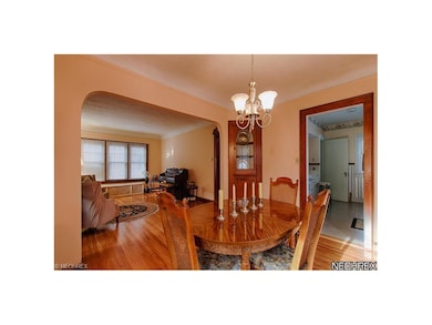 Archways and corner cabinets...