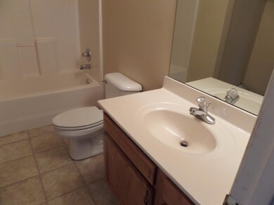 1044 Pinoak Dr unit 1046, Nicholasville, KY 40356 - photo 5