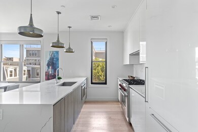 586 E 3rd St unit 3, Boston, MA 02127 - photo 3