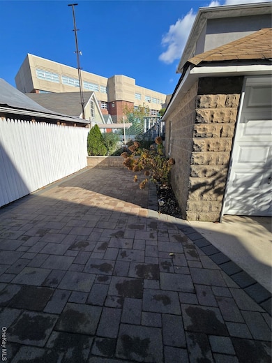 8433 124th St, Kew Gardens, NY 11415 - photo 3