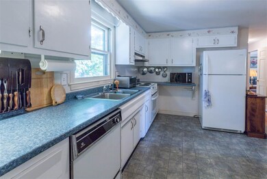 21 Vespa Ln, Nashua, NH 03064 - photo 4
