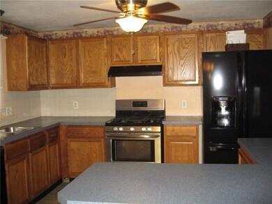 11 Blossom Dr, Cranston, RI 02920 - photo 4