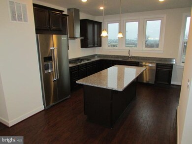 13354 Sherwood Park Ln, Herndon, VA 20171 - photo 4