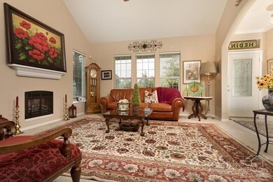 2655 SW Salmon Ave, Redmond, OR 97756 - photo 4