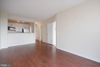 Hyde Park Condominium unit 1114, Arlington, VA 22203 - photo 4